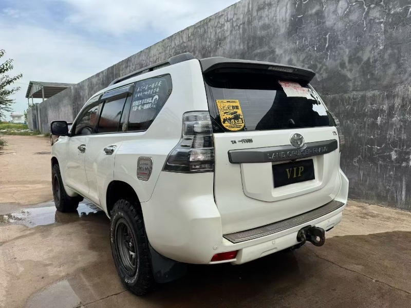 青岛16年丰田普拉多5