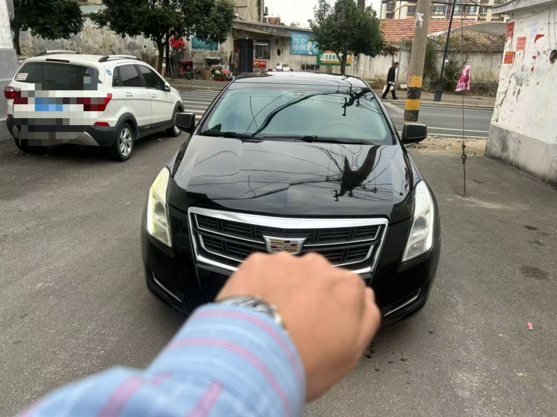 济宁17年凯迪拉克XTS1