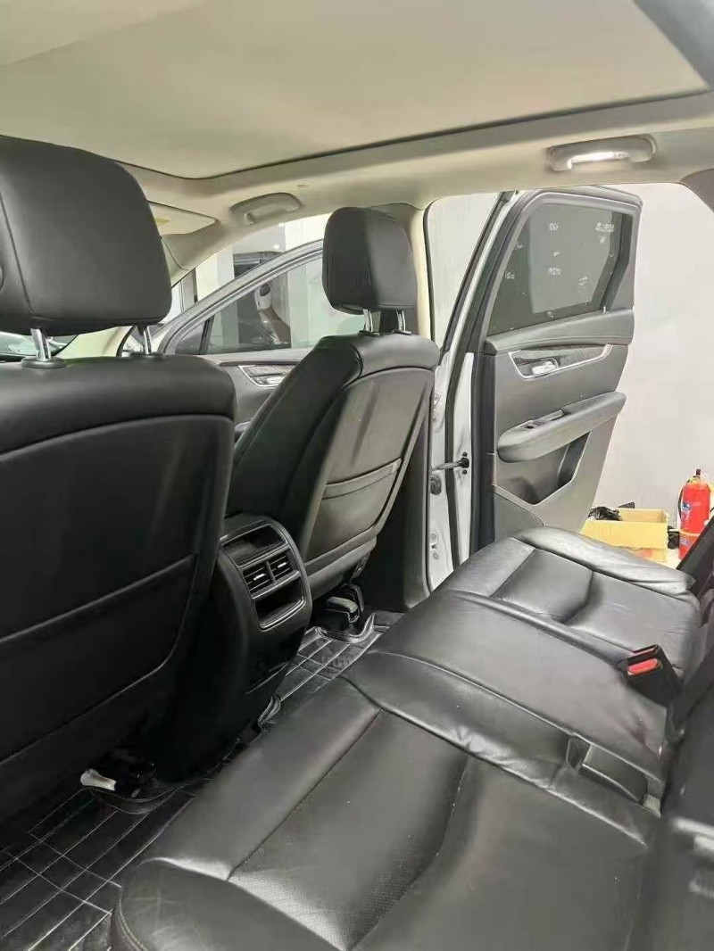 济宁17年凯迪拉克XT54