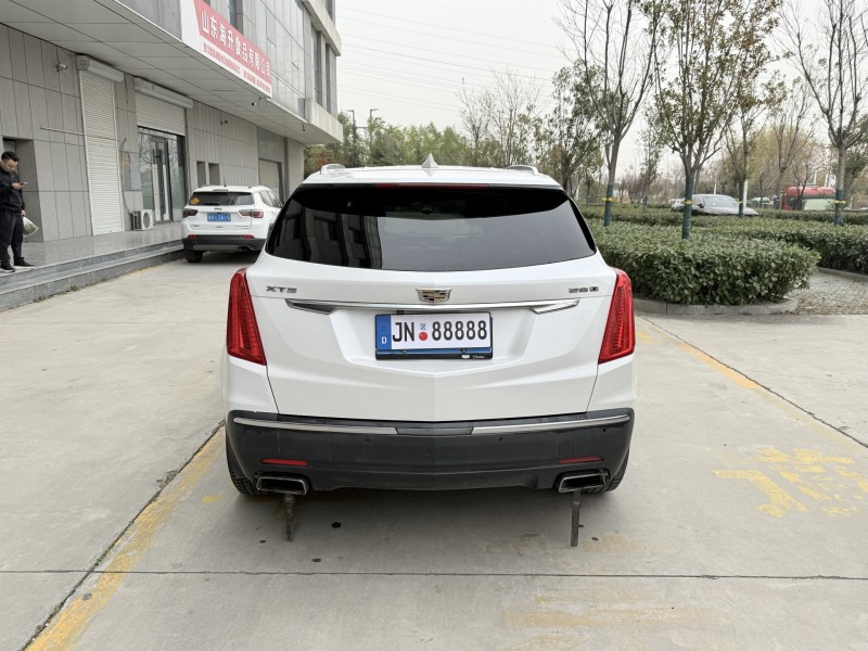 济宁17年凯迪拉克XT59
