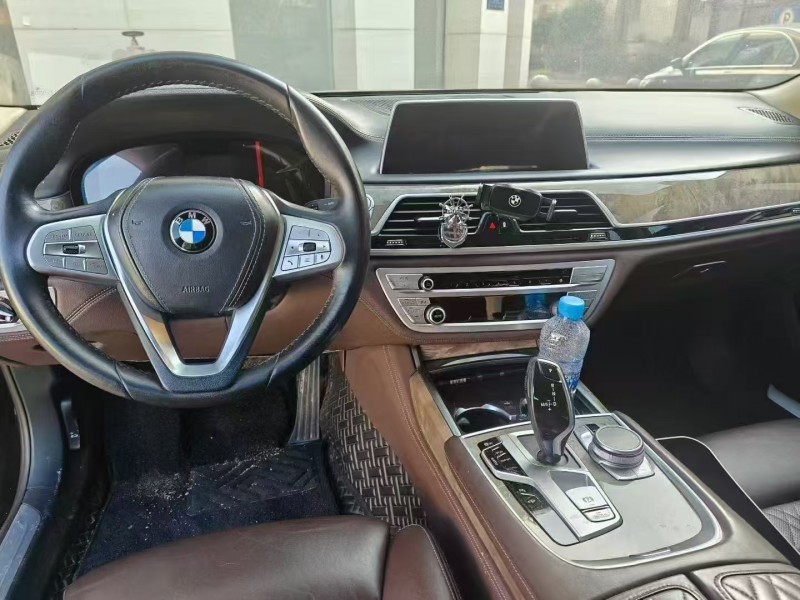 深圳22年宝马7系5