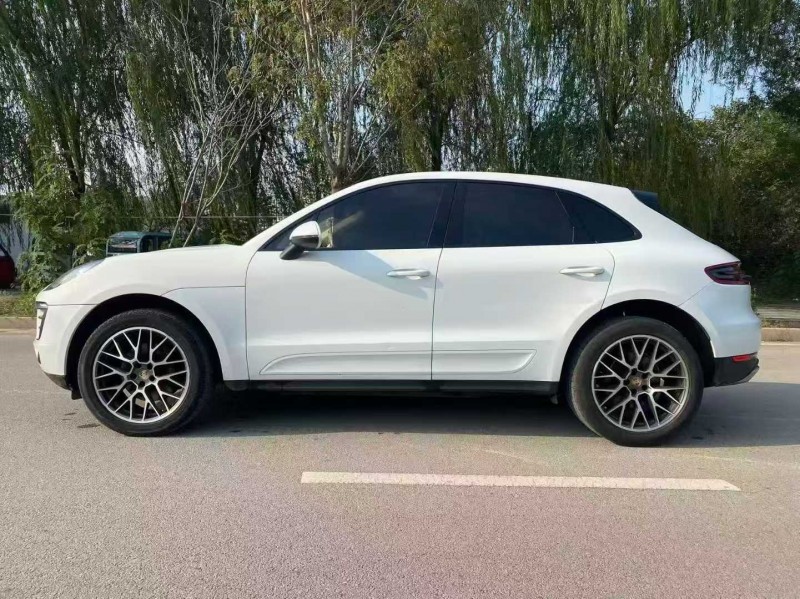 枣庄15年保时捷Macan9