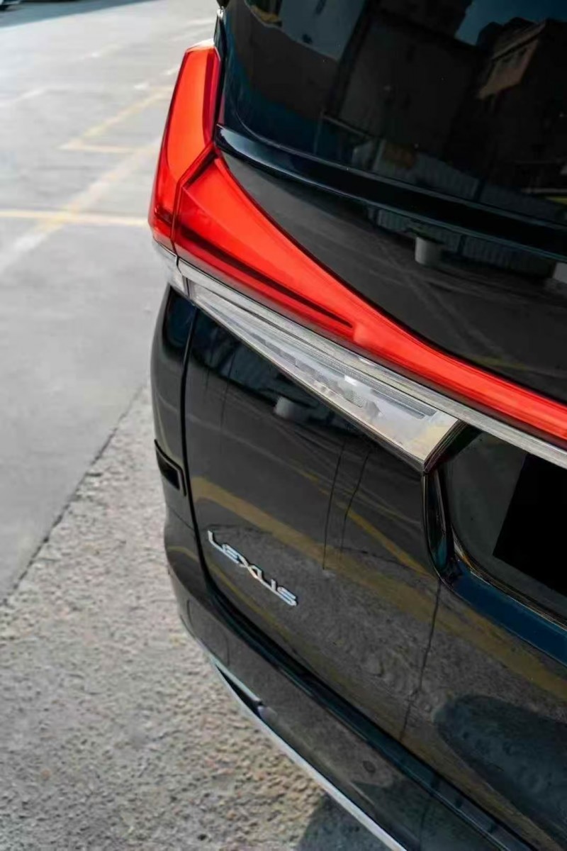 广州21年雷克萨斯LM雷尔法4