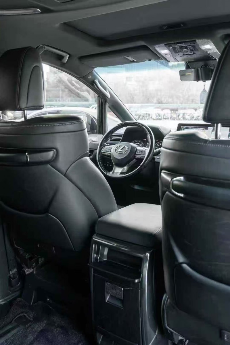 广州21年雷克萨斯LM雷尔法6