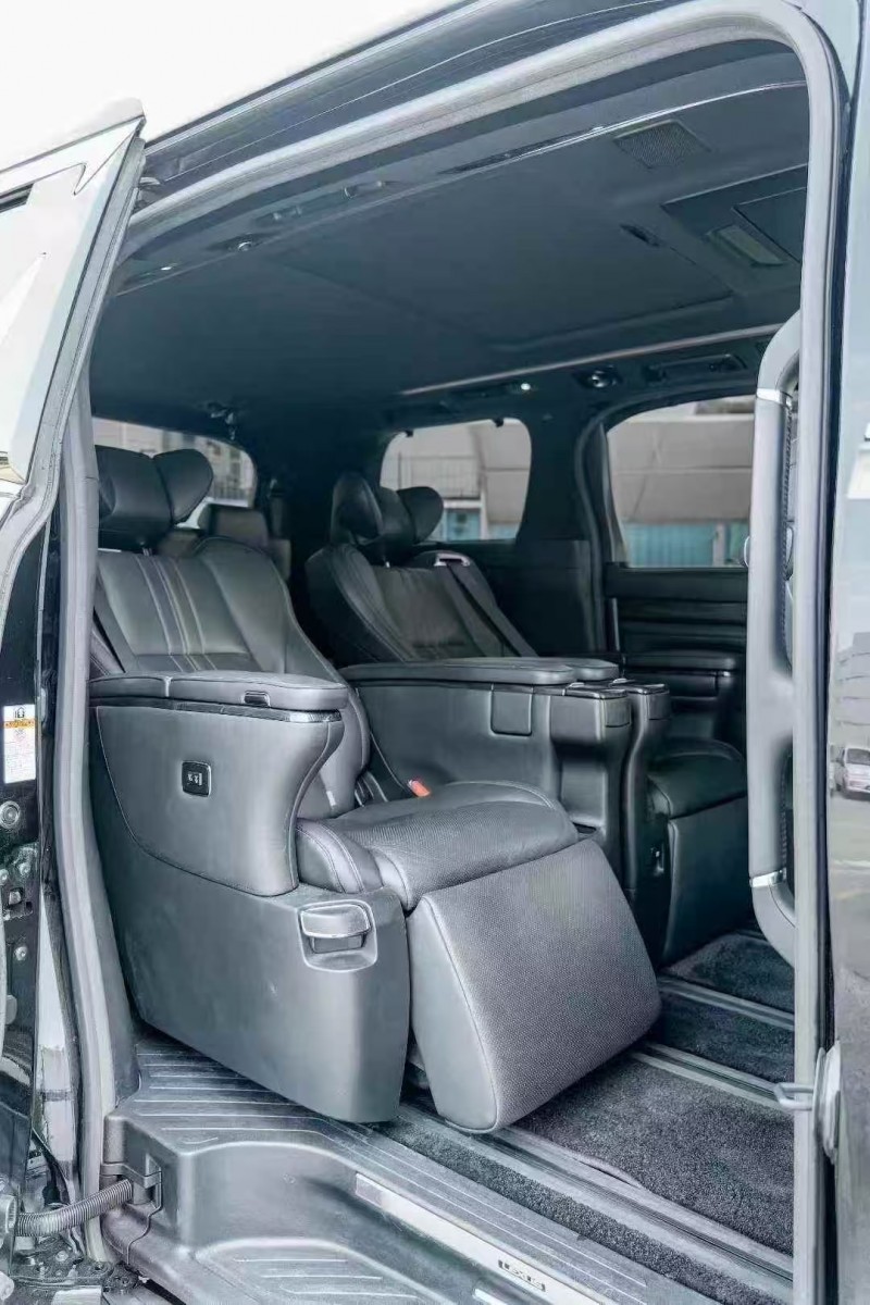 广州21年雷克萨斯LM雷尔法7