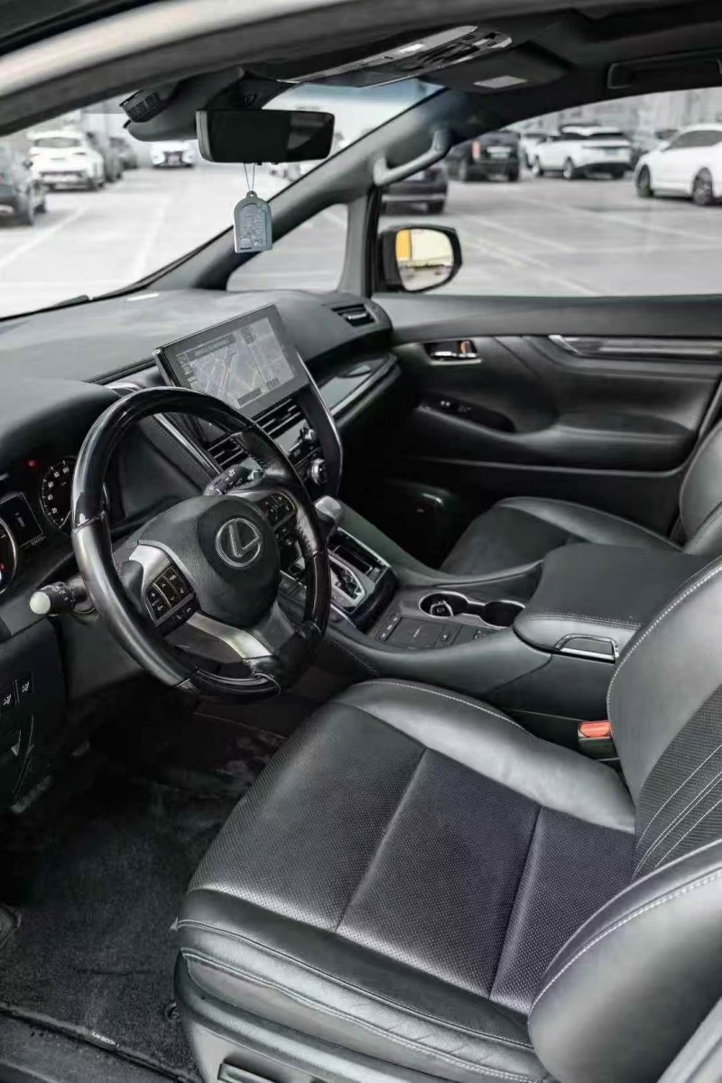 广州21年雷克萨斯LM雷尔法8