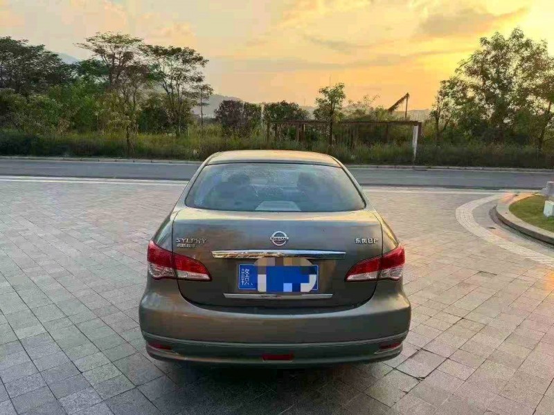 广州16年日产轩逸7