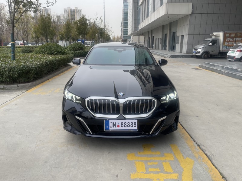 济宁24年宝马5系1