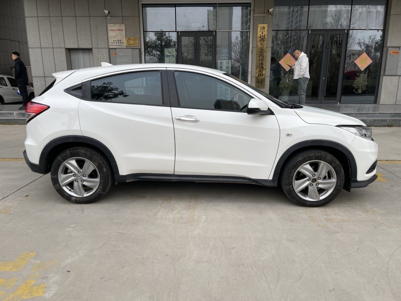 济宁21年本田缤智7