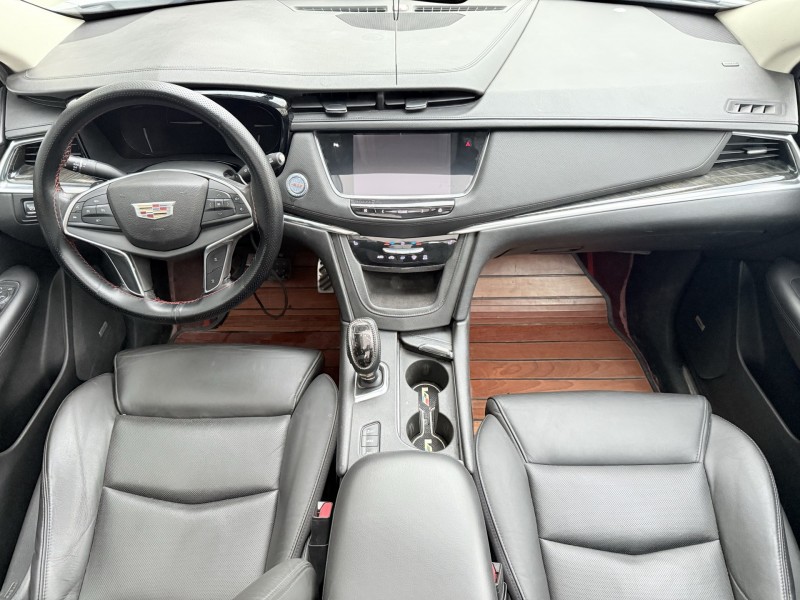 济宁17年凯迪拉克XT55