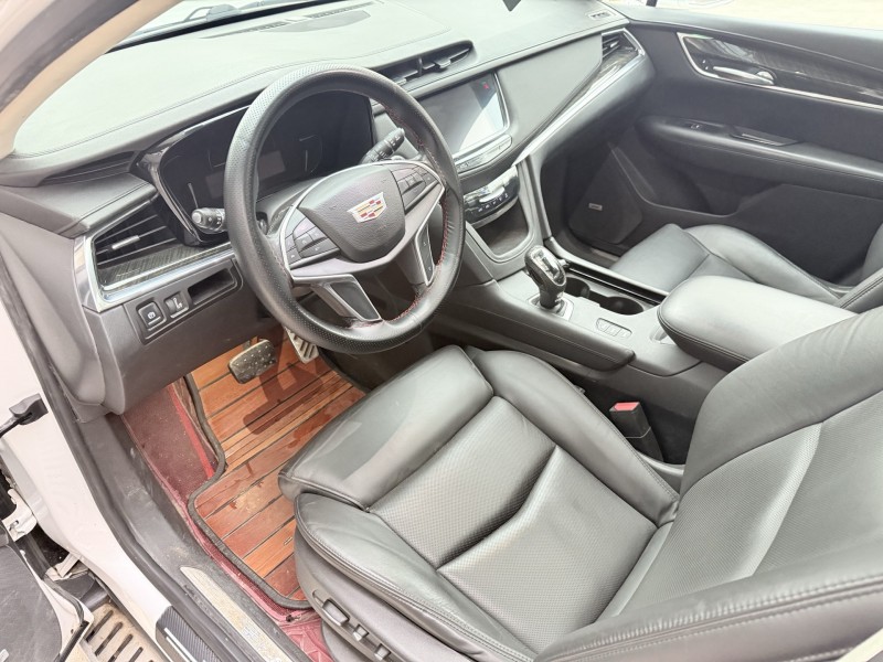 济宁17年凯迪拉克XT57