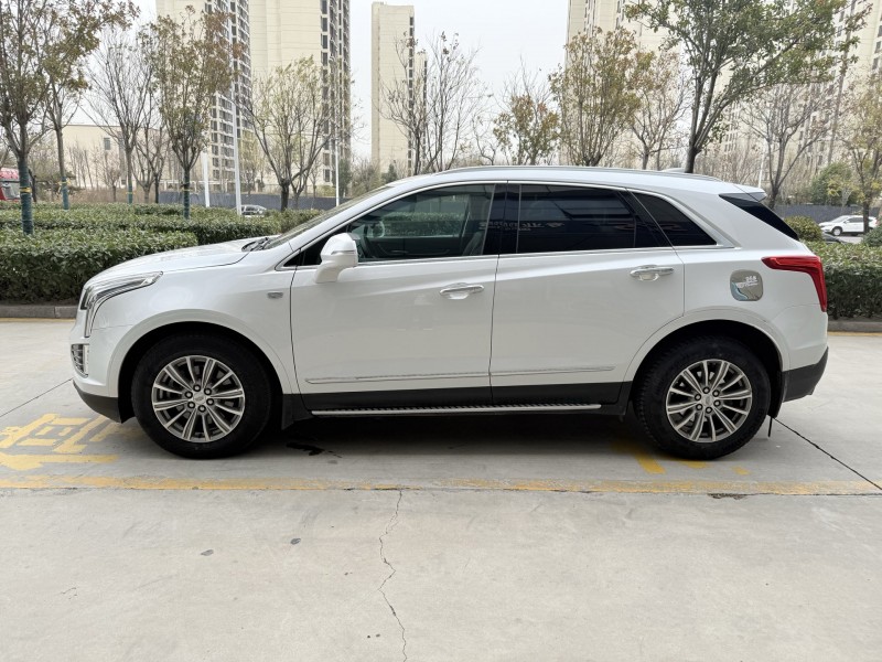 济宁17年凯迪拉克XT58