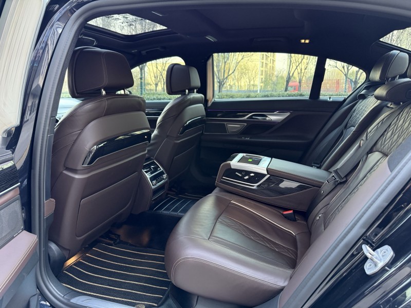 济宁21年宝马7系7