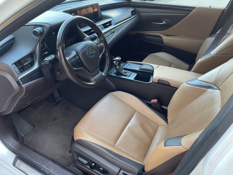 济宁19年雷克萨斯ES5