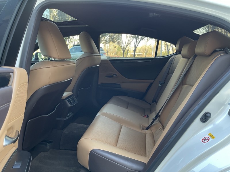 济宁19年雷克萨斯ES6