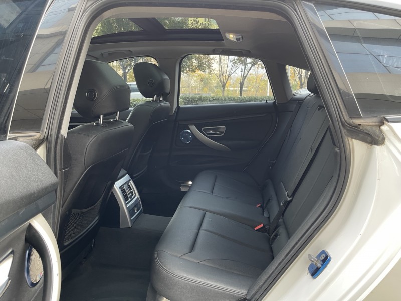 济宁16年宝马3系6