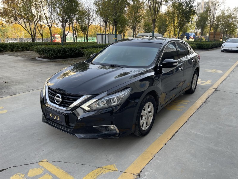 济宁18年日产天籁2