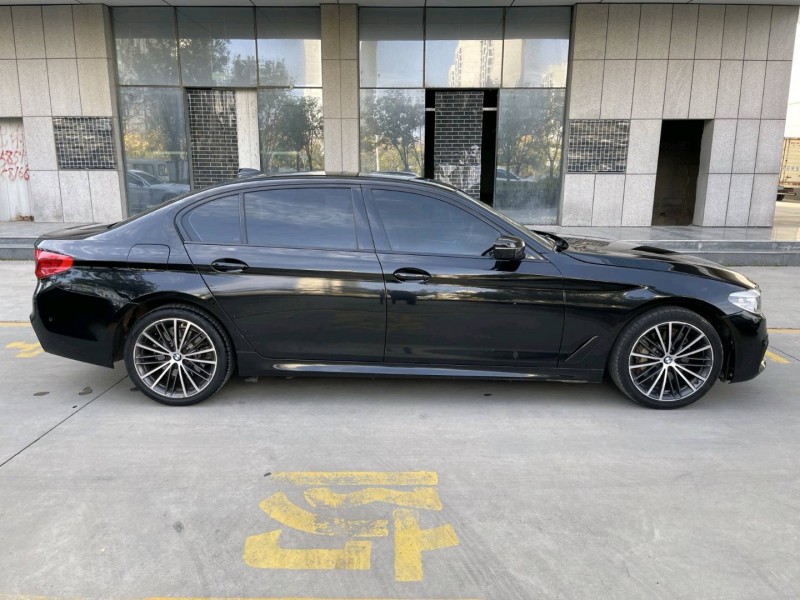 济宁19年宝马5系8