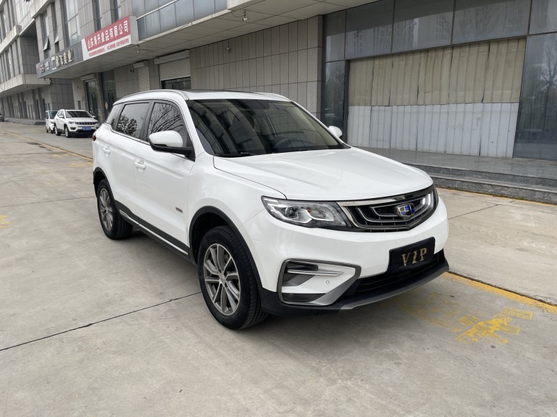 济宁19年吉利博越3