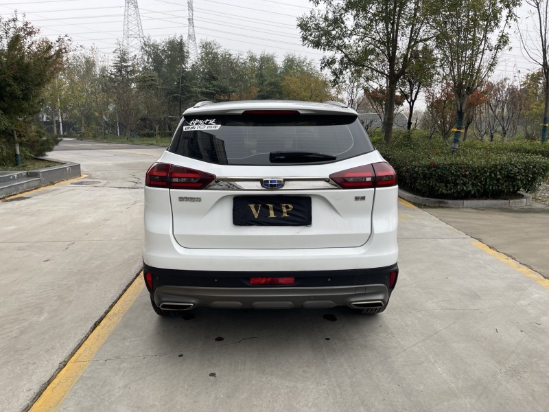 济宁19年吉利博越9