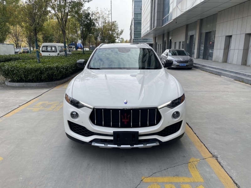 济宁17年玛莎拉蒂Levante1