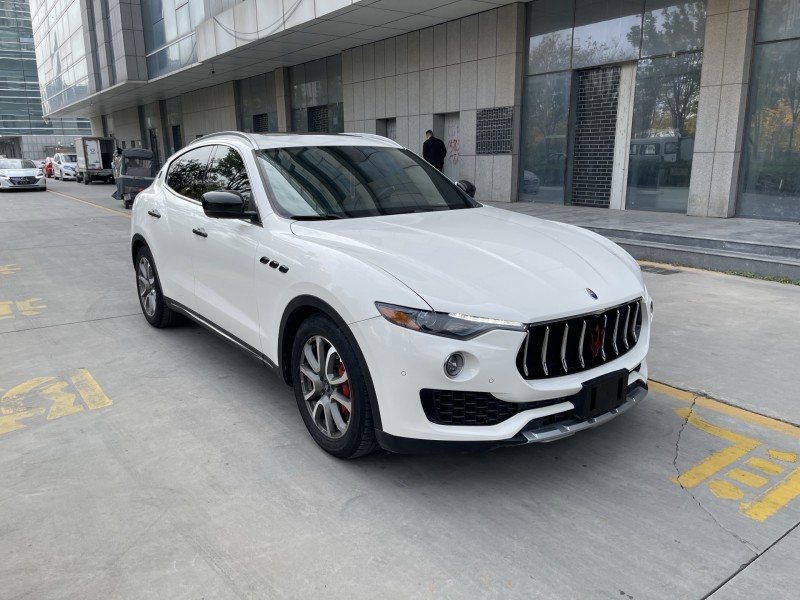 济宁17年玛莎拉蒂Levante2