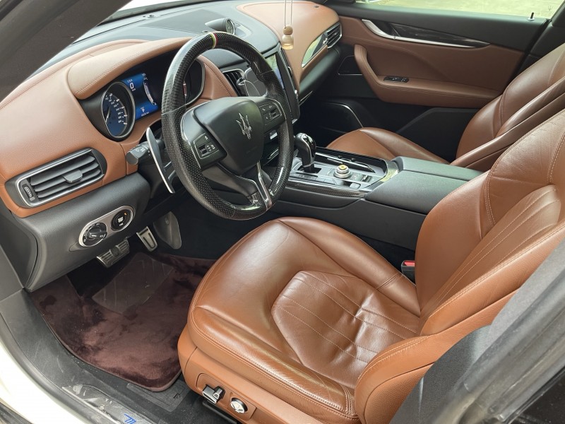 济宁17年玛莎拉蒂Levante4