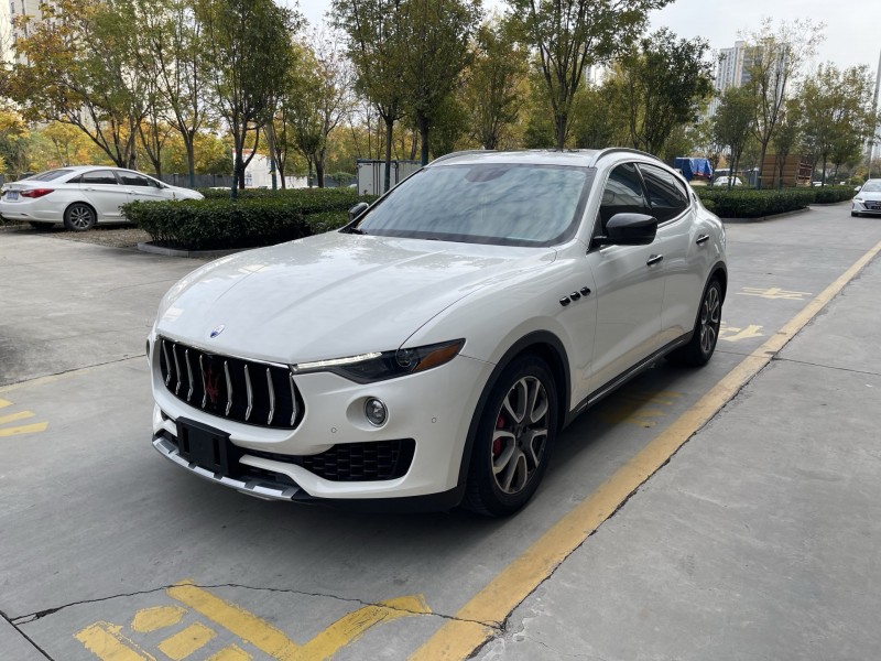 济宁17年玛莎拉蒂Levante6