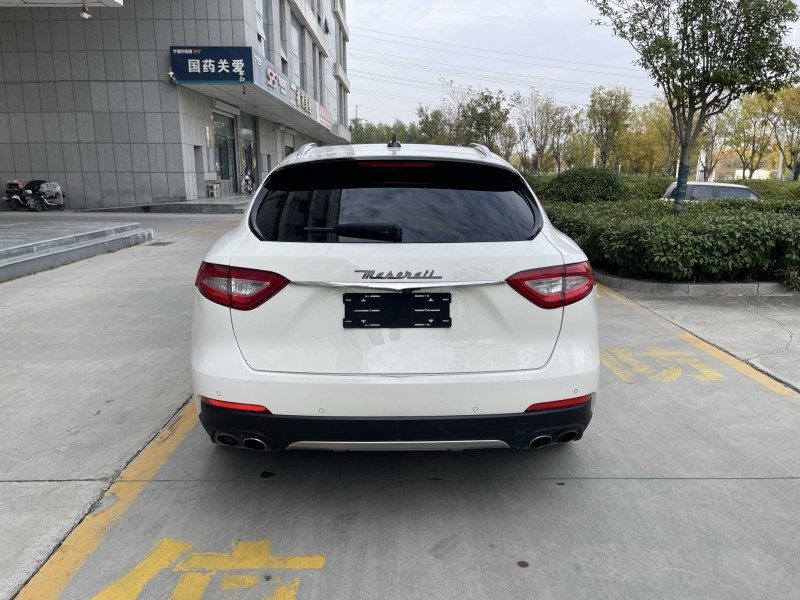 济宁17年玛莎拉蒂Levante8