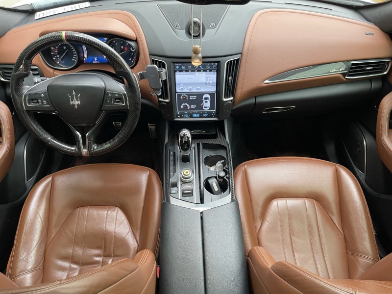 济宁17年玛莎拉蒂Levante9