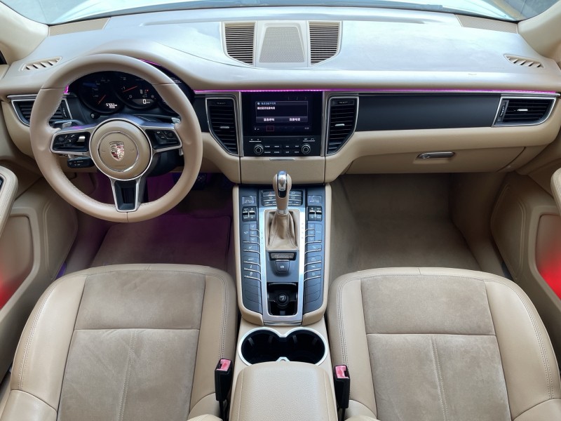 济宁16年保时捷Macan8