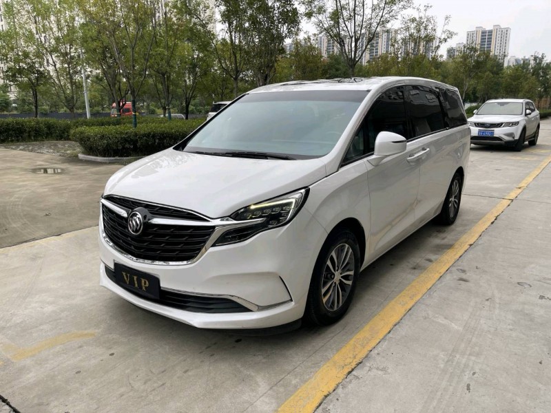 济宁21年别克GL82