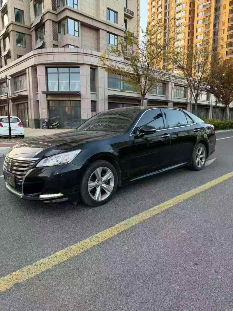 烟台16年丰田皇冠2