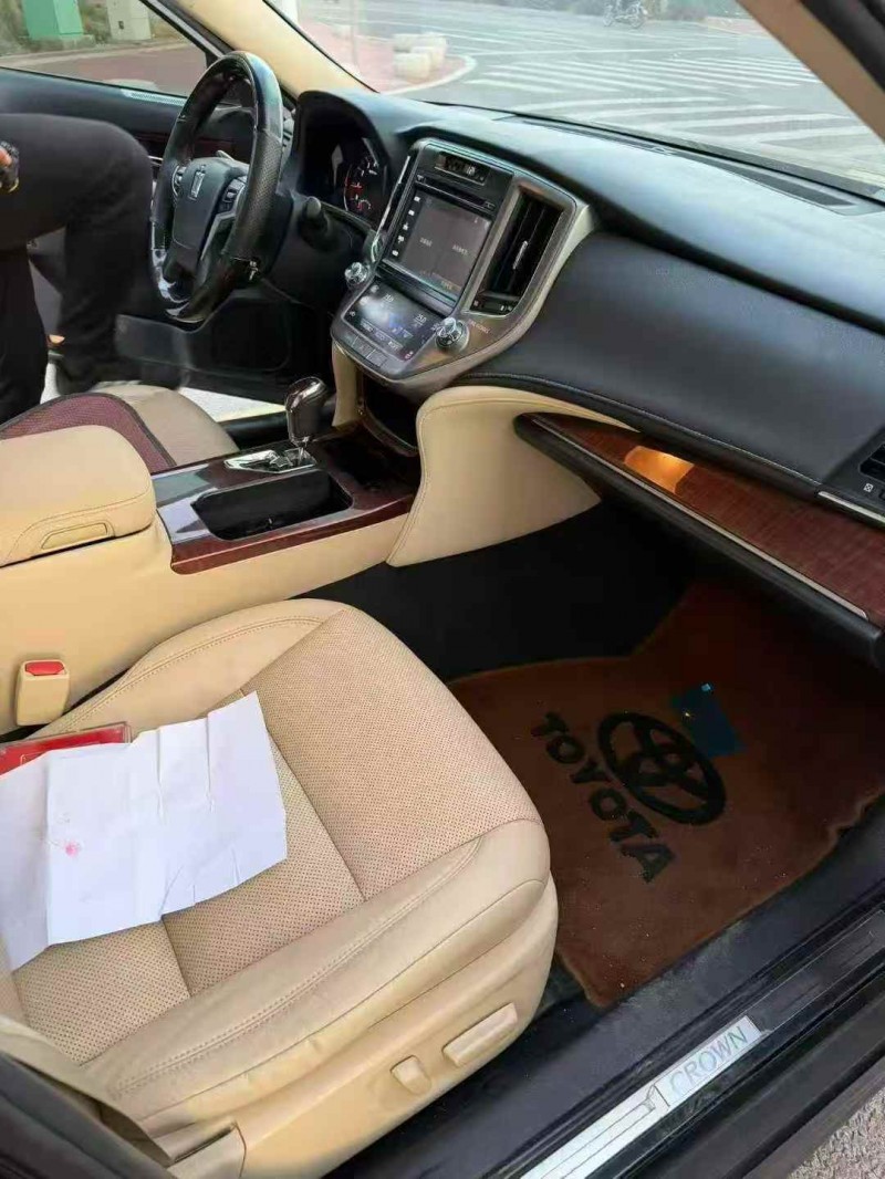 烟台16年丰田皇冠5