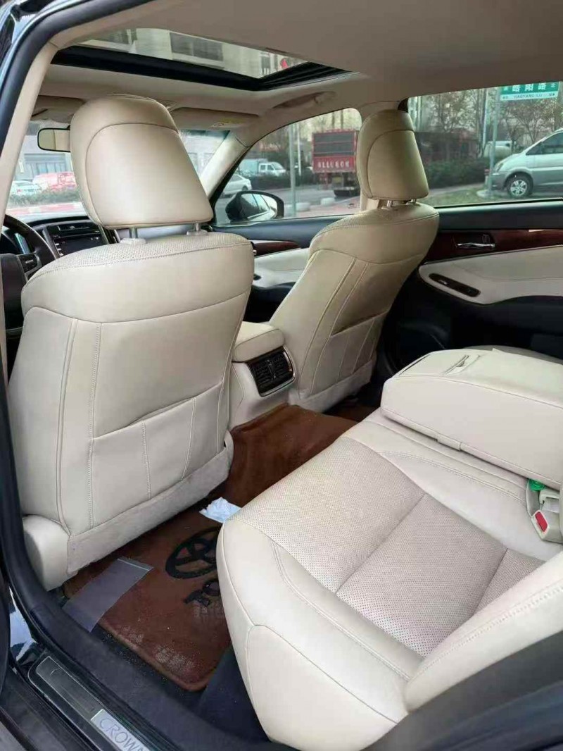 烟台16年丰田皇冠6