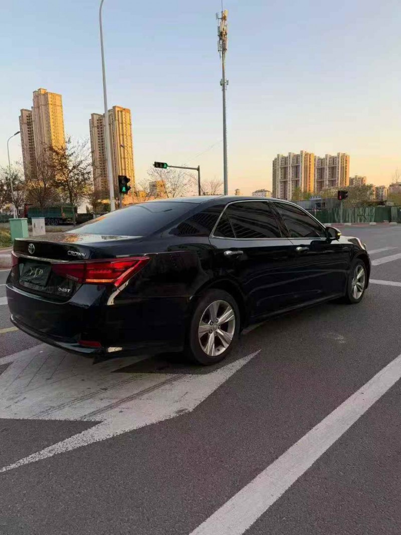 烟台16年丰田皇冠8