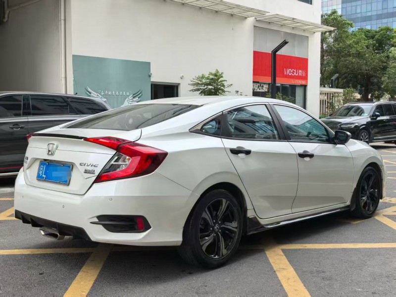 深圳21年本田思域7