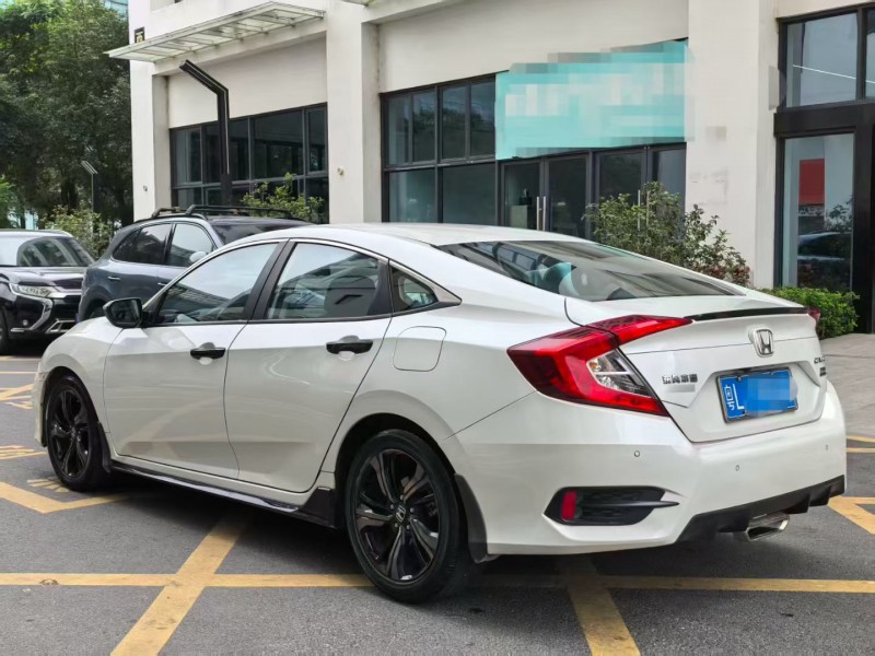 深圳21年本田思域8