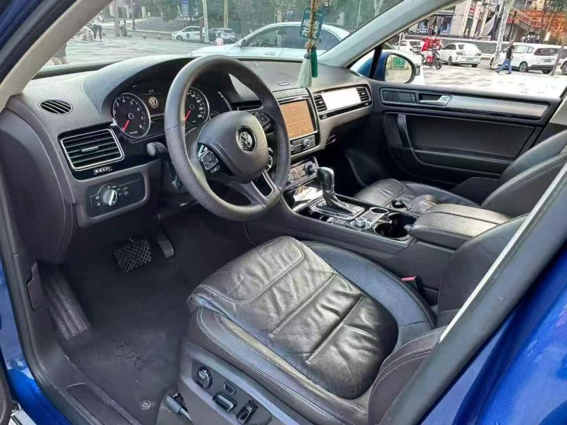 重庆16年大众途锐4