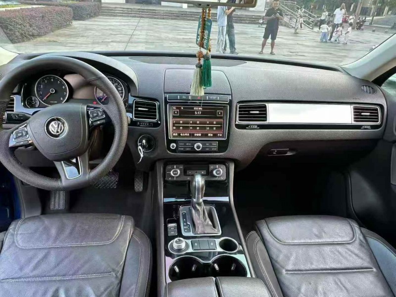 重庆16年大众途锐5