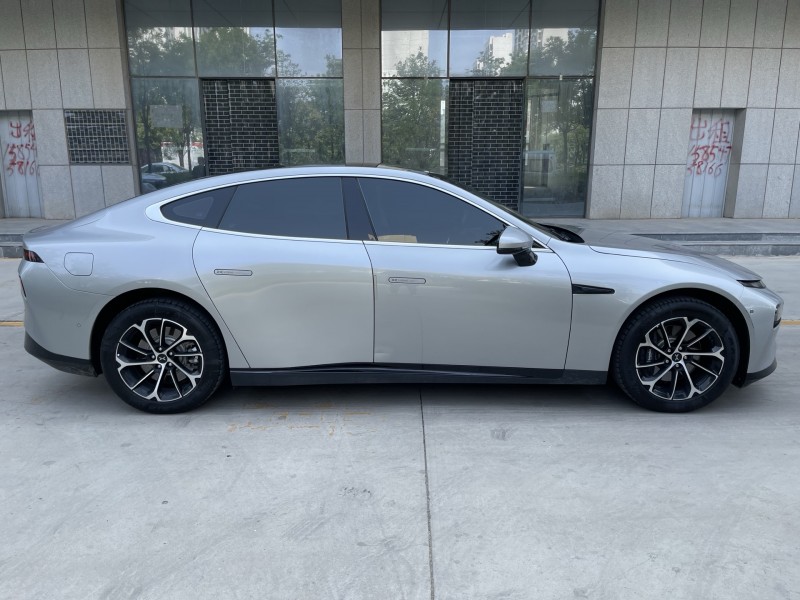 济宁24年小鹏汽车p75