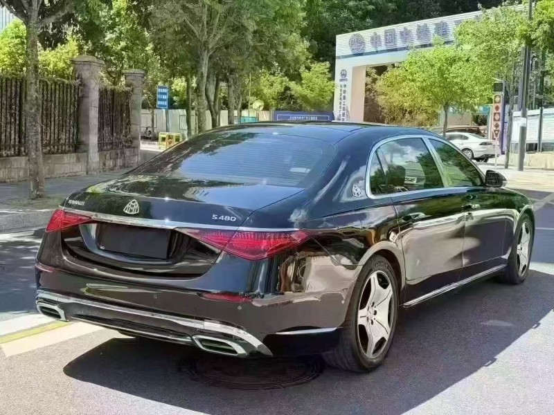 广州21年奔驰迈巴赫S级8