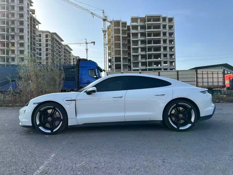 广州21年保时捷Taycan7