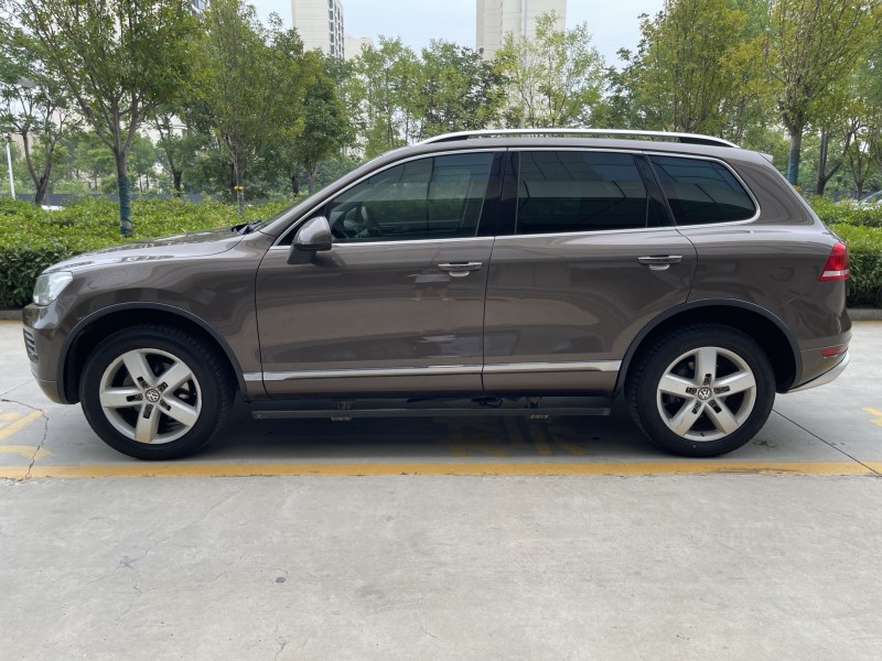 济宁14年大众途锐9