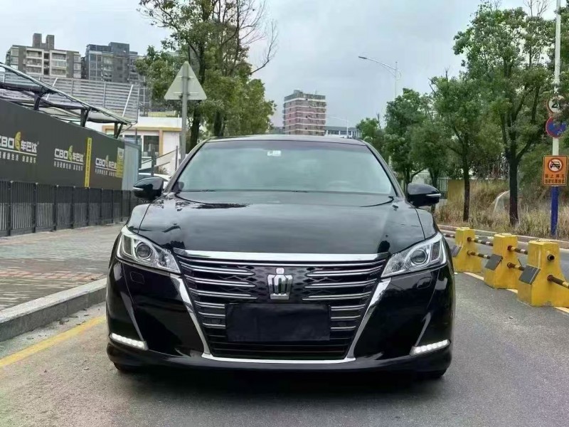 广州17年丰田皇冠1