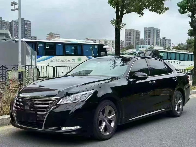 广州17年丰田皇冠3