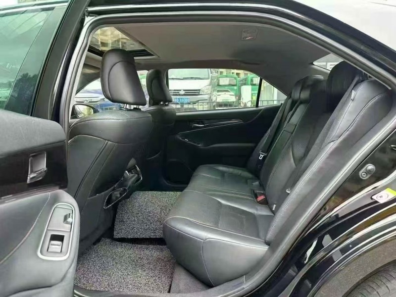 广州17年丰田皇冠4