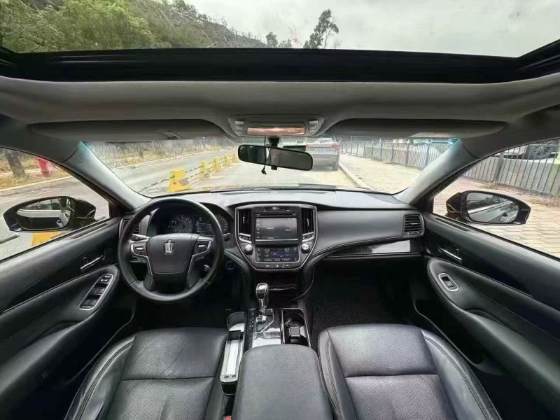 广州17年丰田皇冠5