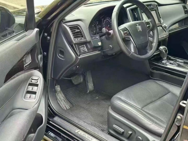 广州17年丰田皇冠6