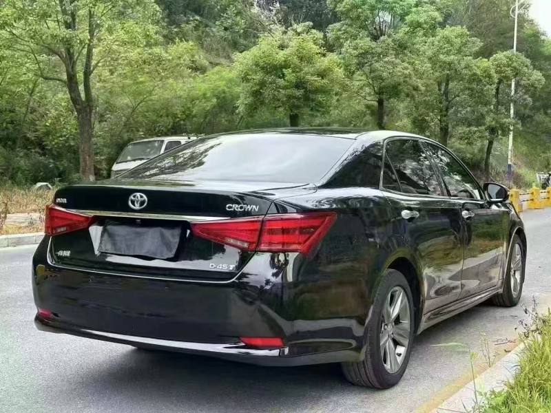 广州17年丰田皇冠8